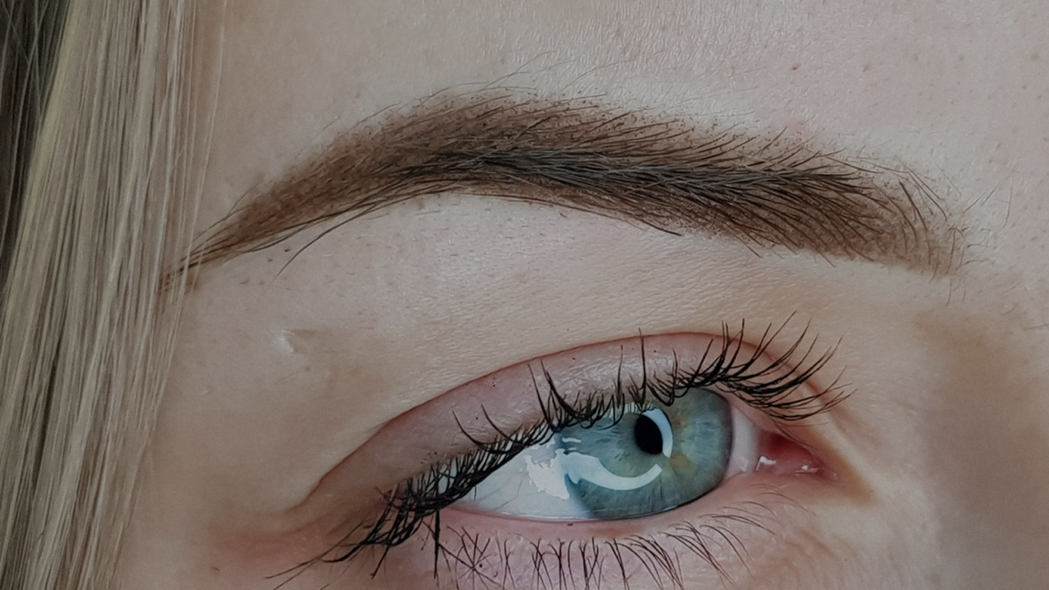 Semi-permanent Makeup Eyebrows